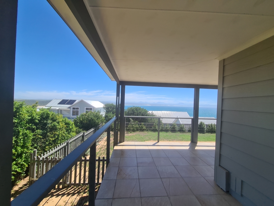 To Let 4 Bedroom Property for Rent in Vleesbaai Western Cape